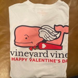 RARE Vineyard Vines Valentine’s Day LS